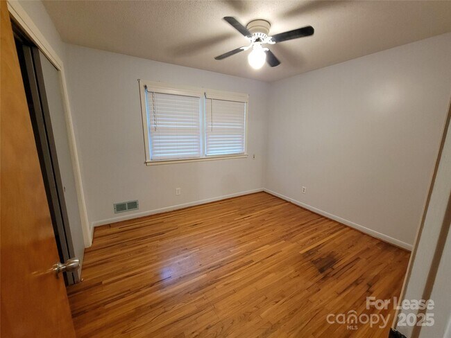Building Photo - 1575 Simplicity Rd
