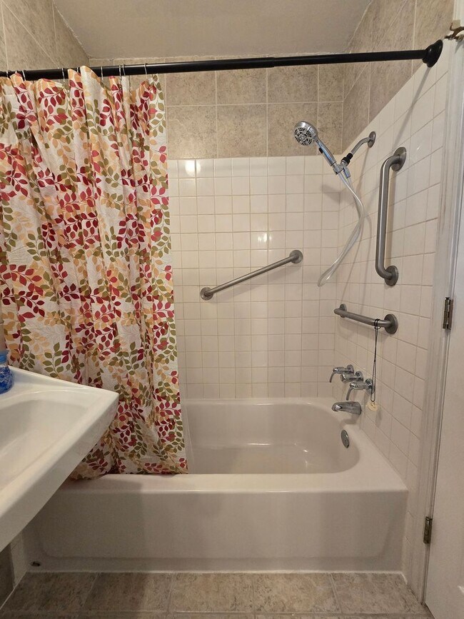 Building Photo - 3 Bed 1.5 Bath in Shawnee!