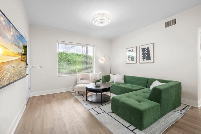 Building Photo - 1471 Lincoln Terrace