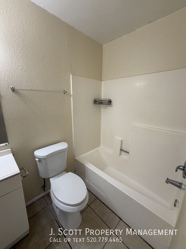 Building Photo - 1757 E Harvard St