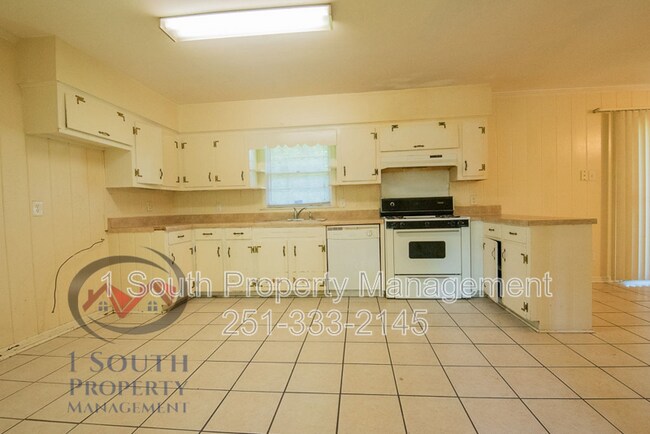 Building Photo - 5520 Vienna Ave