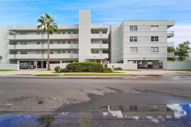 Building Photo - 3527 NE 168th St