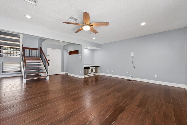 Building Photo - 17634 Huntersglen Cir