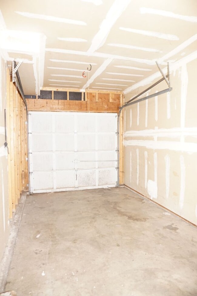 Building Photo - 2 Bedroom Townhome Located near Downtown Colorado Springs