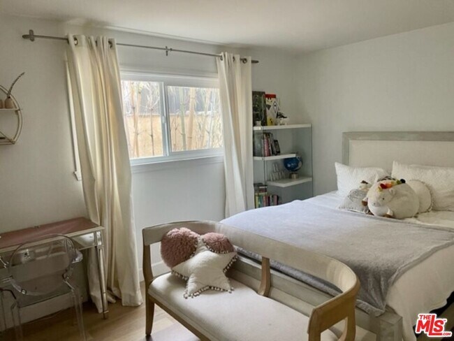 Building Photo - 126 Galleon St