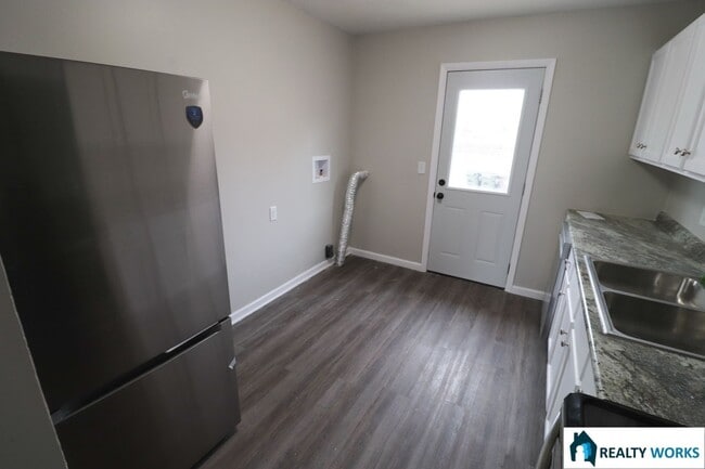 Building Photo - 827 N 29th St