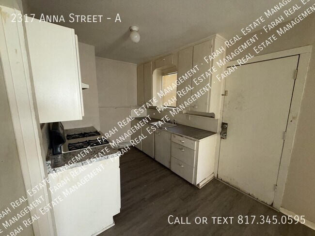 Building Photo - 2317 Anna St