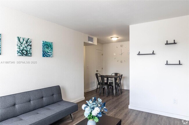 Building Photo - 2000 S Main St