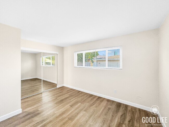 Building Photo - Beautiful 3BD/2BA W/ Updated Kitchen and Backyard in Morena!