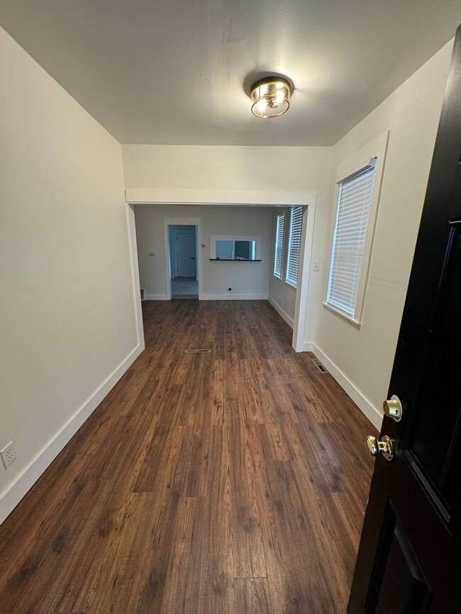 Building Photo - Discover Your Dream Home in Historic Brewers Hill!