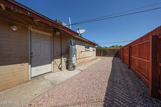 Building Photo - 4423 N 23rd Ave