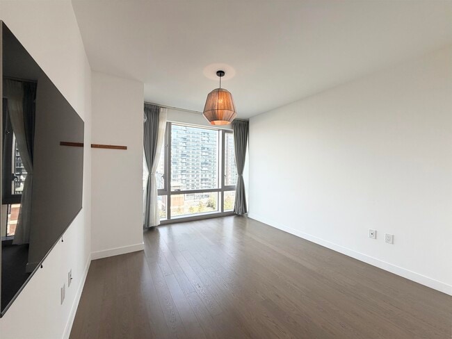 Building Photo - 75 Park Ln S