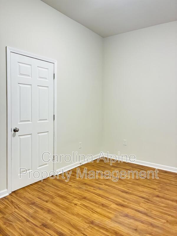 Building Photo - 506 Clegg St