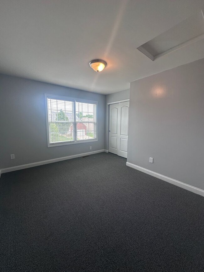 Building Photo - Bannon Crossings 3 bed, 2.5 half bath house with basement