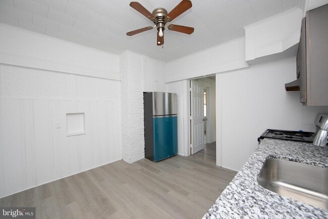 Building Photo - 1112 Collings Ave