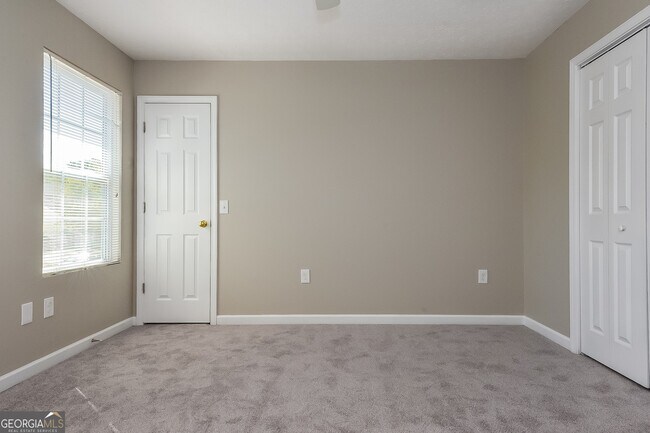 Building Photo - 245 Coral Cir