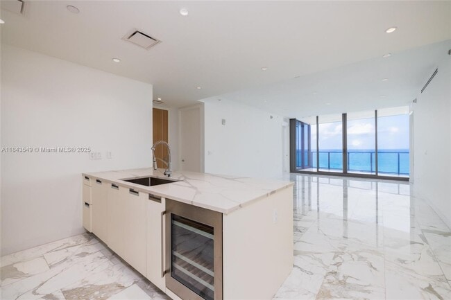 Building Photo - 15701 Collins Ave