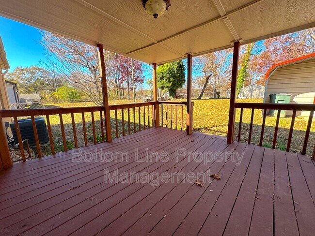 Building Photo - 2806 Mary Ave