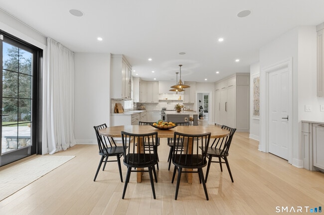 Building Photo - 4 Winker Ln