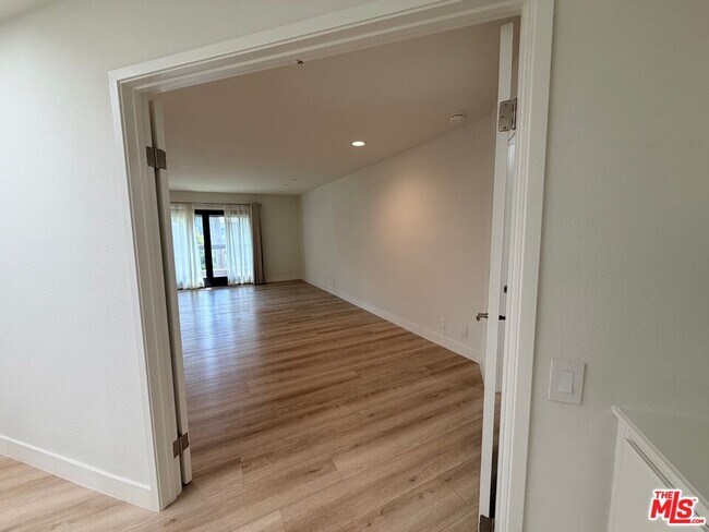 Building Photo - 12 Moss Glen