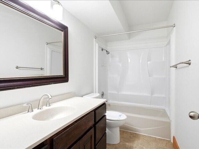 Building Photo - Cottonwood Heights 5 bed 3 bath Twin Home