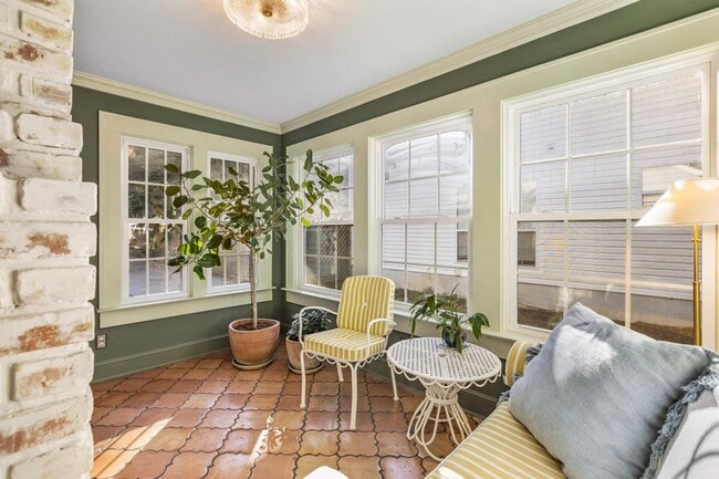 Building Photo - 821 Ingleside Ave