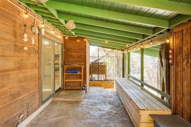 Building Photo - 2404 Barton Skyway