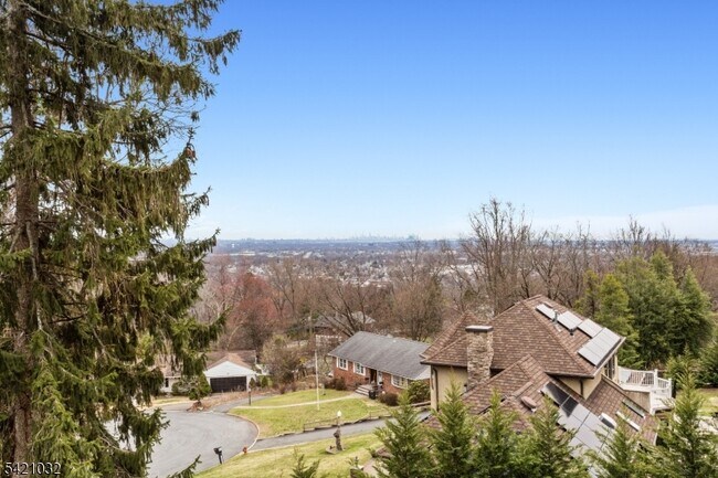 Building Photo - 145 Highview Terrace