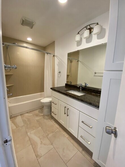 Building Photo - 9454 Twin Trails Dr