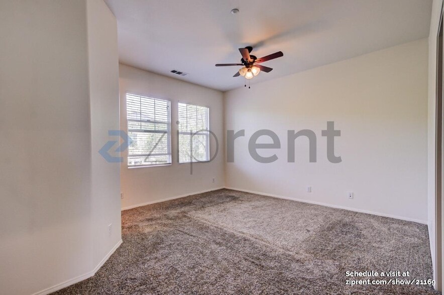 Building Photo - 39 Sheridan Ln