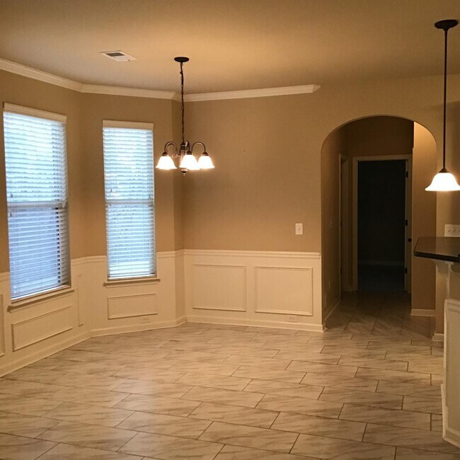 Building Photo - 2793 Huntcliffe Dr