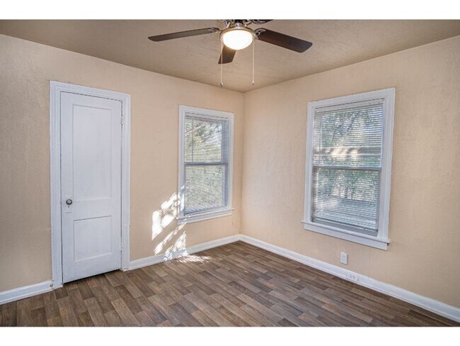 Building Photo - Great Amazing Home So Close to Downtown