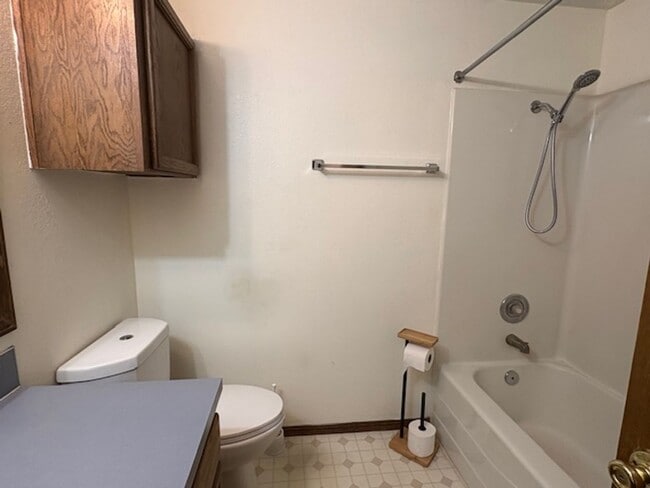 Building Photo - 3 bedroom/2 bath home