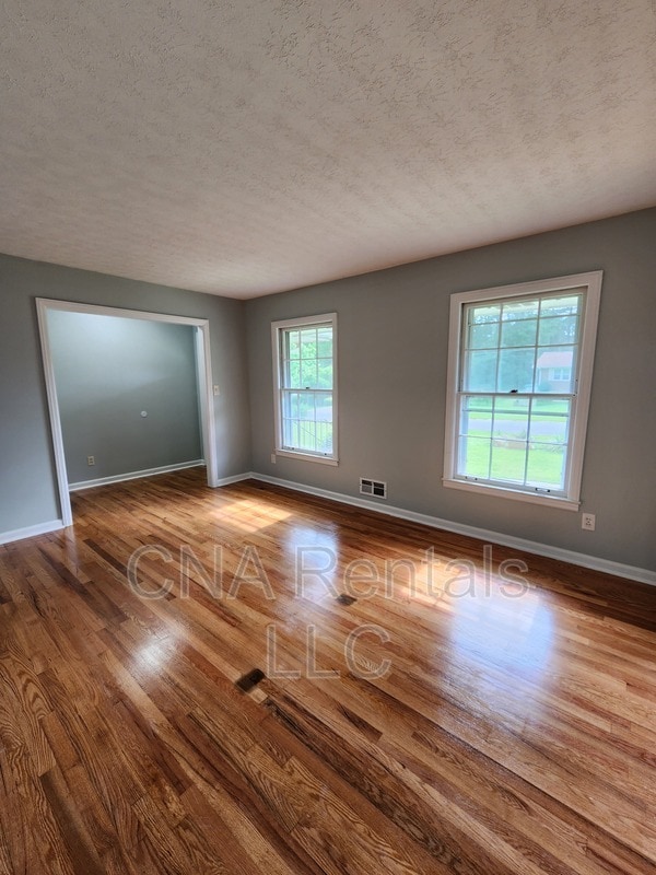 Building Photo - 626 Honeybear Ln
