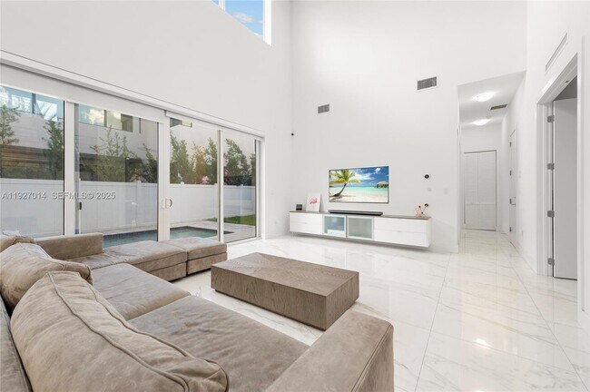 Building Photo - 7455 NW 103rd Pl