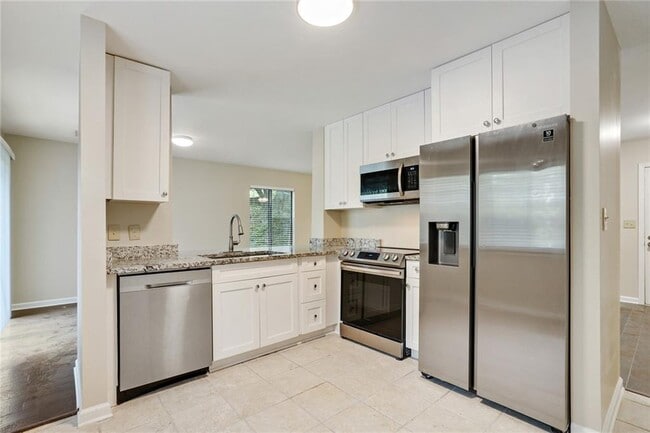 Building Photo - 2953 Torreya Way SE