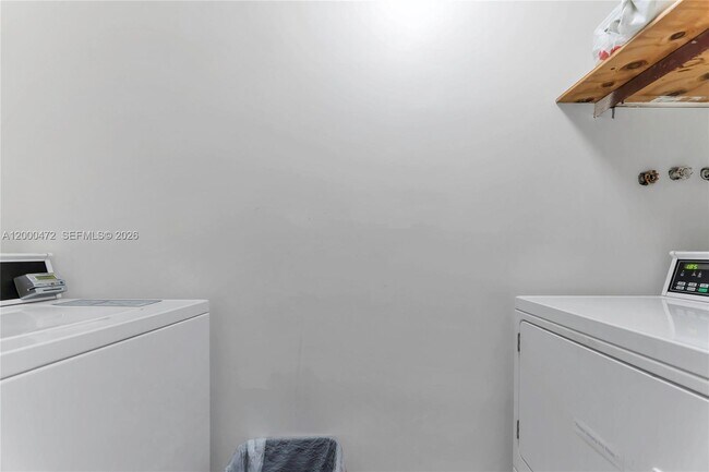 Building Photo - 1542 Drexel Ave