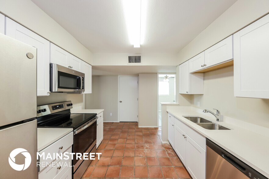 Building Photo - 4714 N 49th Dr