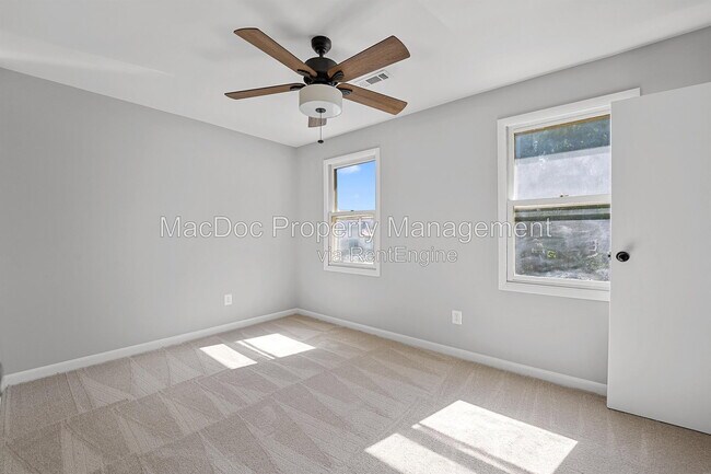 Building Photo - 5273 Daffodil Dr