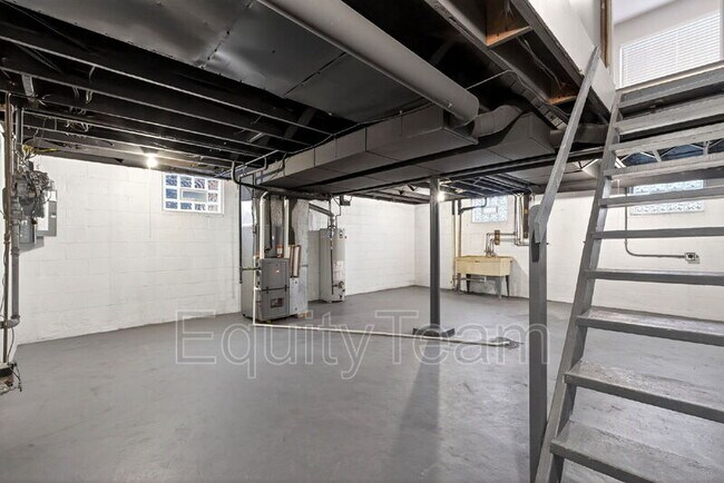 Building Photo - 405 Home Ave