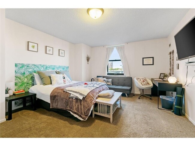 Building Photo - 401 S 1st St