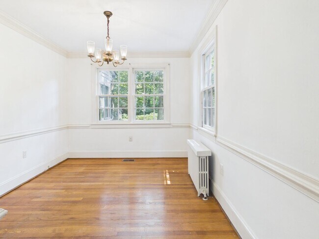 Building Photo - 2253 Brookwood Rd