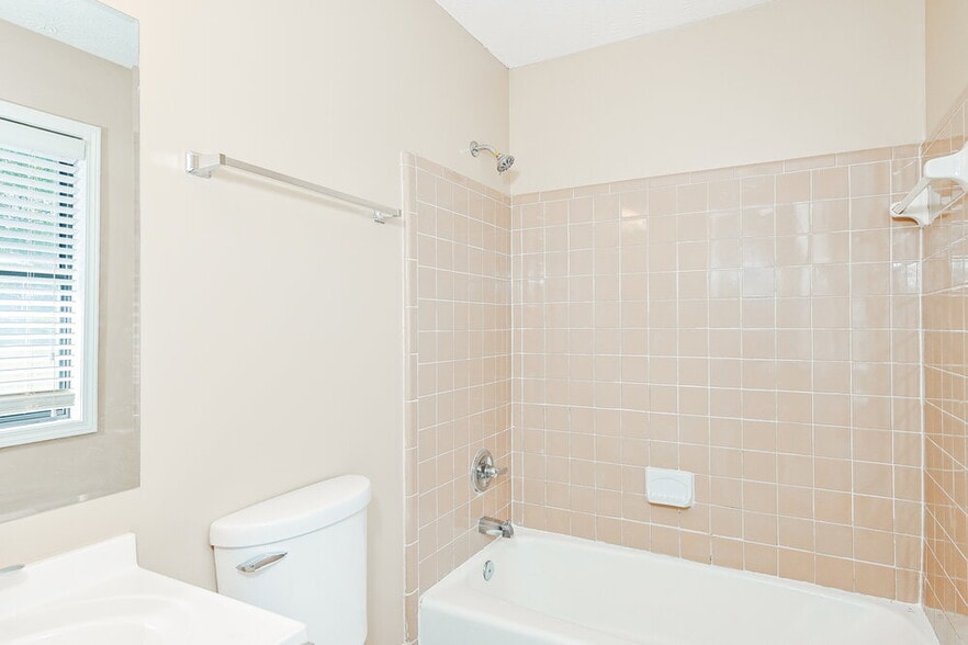 Building Photo - 5088 Phillip Ct