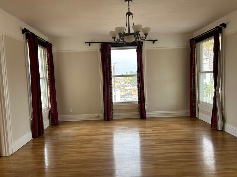 Building Photo - 2329 Curlew St