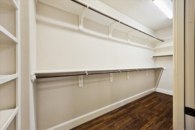 Building Photo - 840 Alexander St