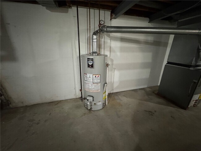 Building Photo - 16 Summit St