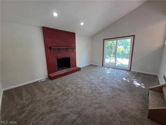 Building Photo - 2540 Charney Rd