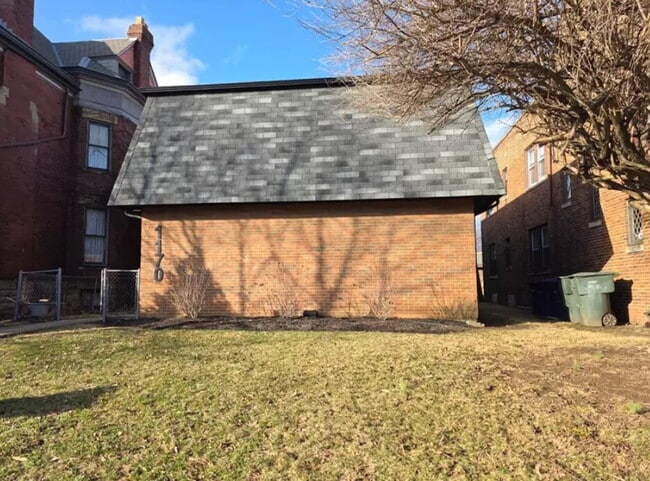 Building Photo - 1170 Bryden Rd