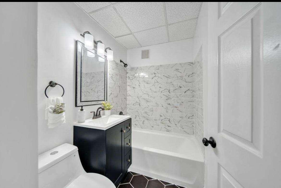 Bathroom - 29 Irving St