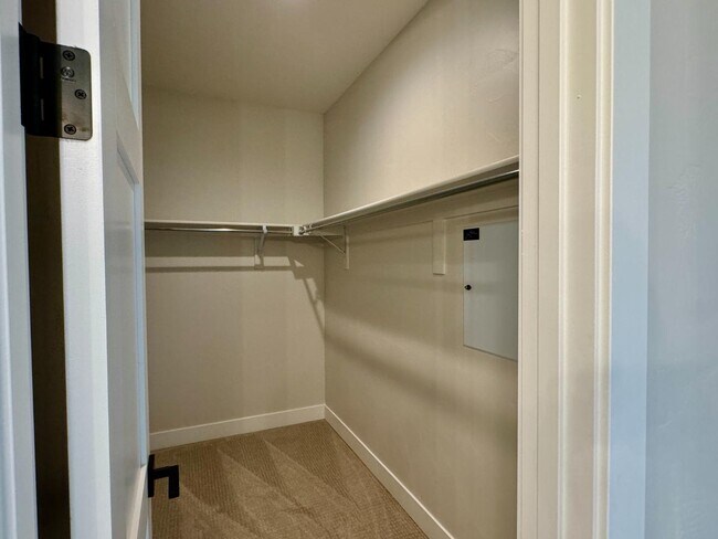Building Photo - 640 Expedition Ln
